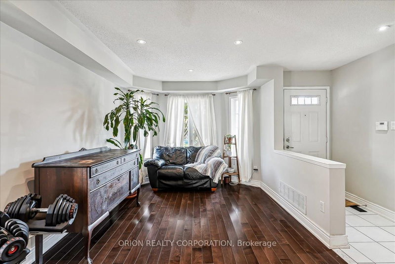 2400 Bankside Dr, Mississauga, L5M 6E6 | Image 2