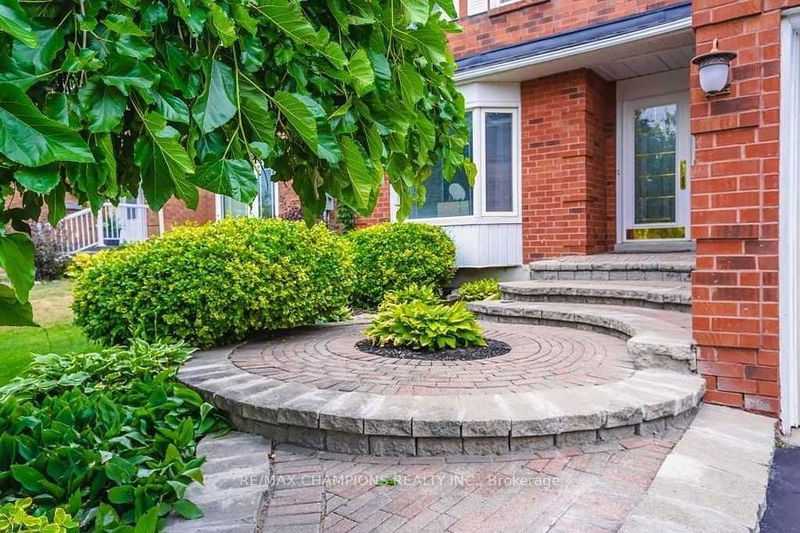 home for lease on (Bsmt)-39 hall Crescent