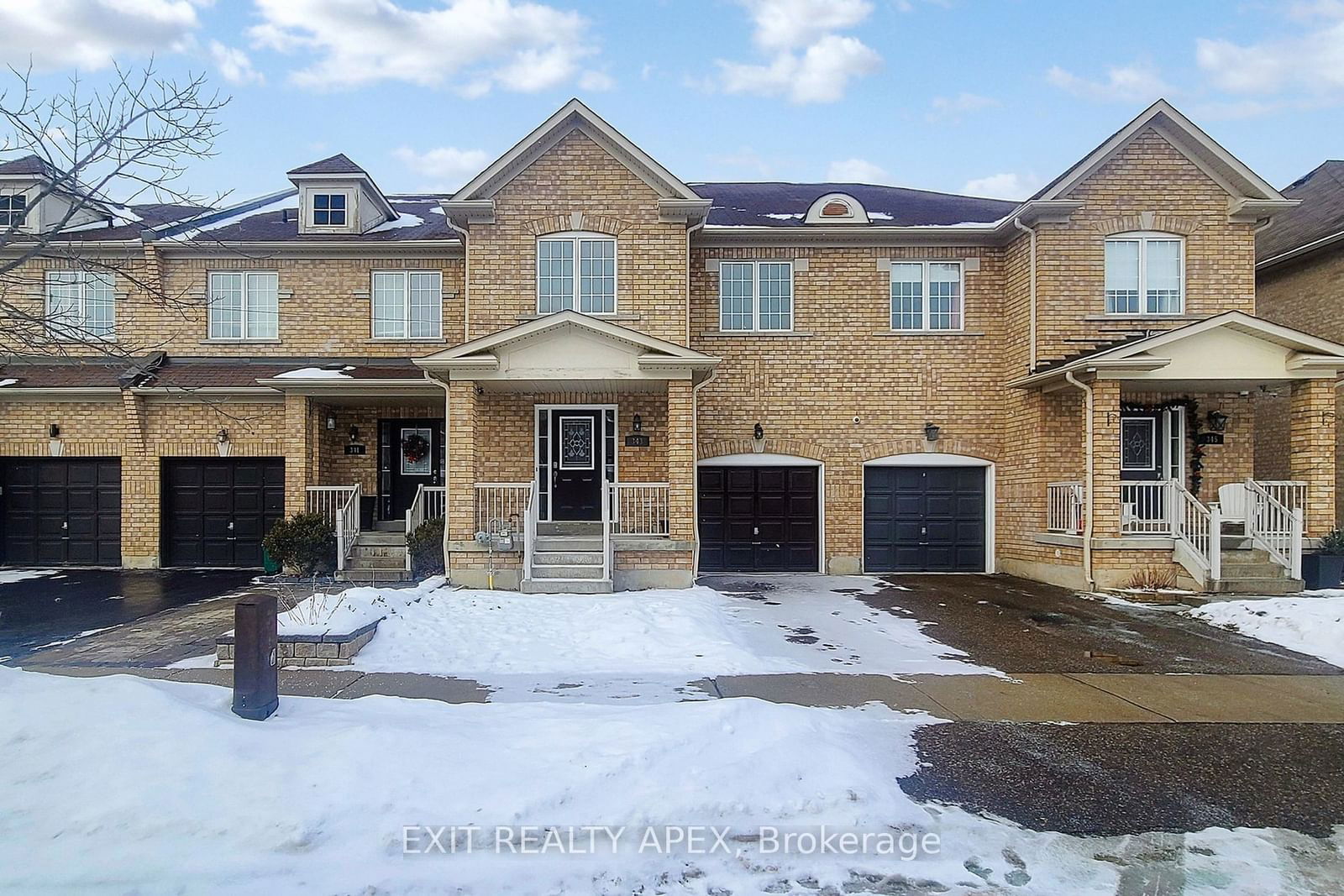 Townhouse for sale at 343 Bussel Crescent, Milton, 1027 - CL Clarke, L9T 0W5 - MLS: W11939228