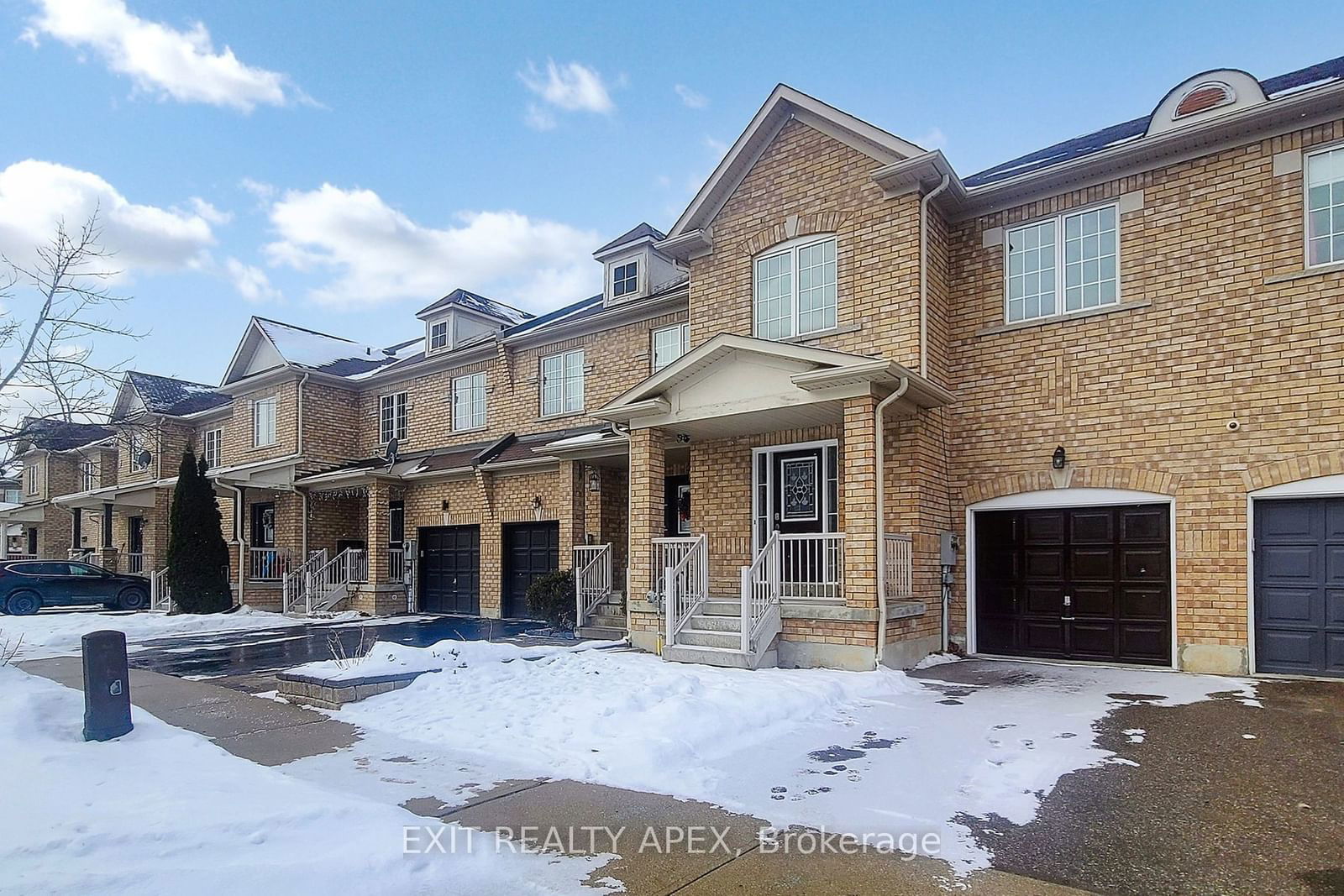 Townhouse for sale at 343 Bussel Crescent, Milton, 1027 - CL Clarke, L9T 0W5 - MLS: W11939228