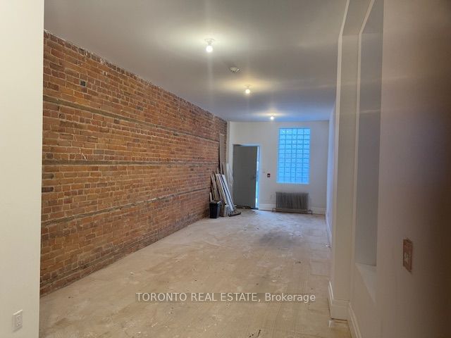 Commercial/Retail for lease at 2739 Dundas Street, Toronto, Junction Area, M6P 1Y1 - MLS: W11939235