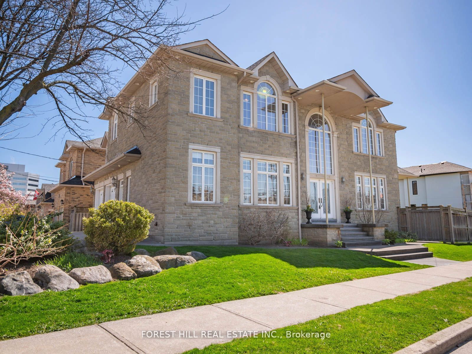 Detached House for sale at 18 Highland Hill, Toronto, Yorkdale-Glen Park, M6A 2P8 - MLS: W11939285