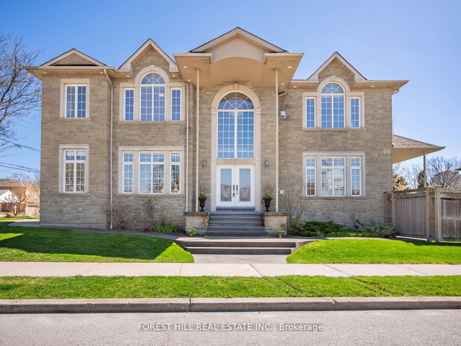 Detached House sold at 18 Highland Hill, Toronto, Yorkdale-Glen Park, M6A 2P8 - MLS: W11939285