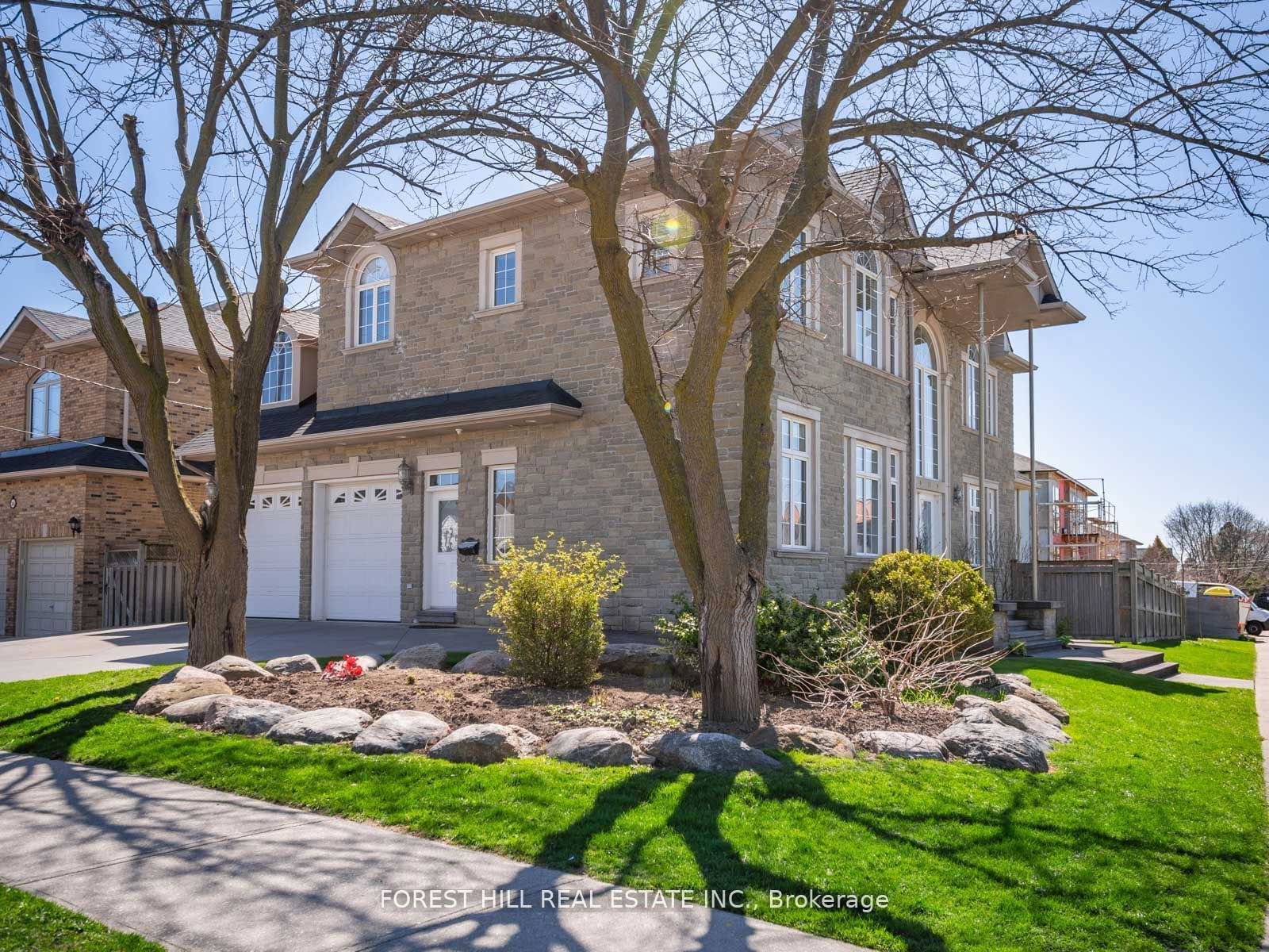 Detached House sold at 18 Highland Hill, Toronto, Yorkdale-Glen Park, M6A 2P8 - MLS: W11939285