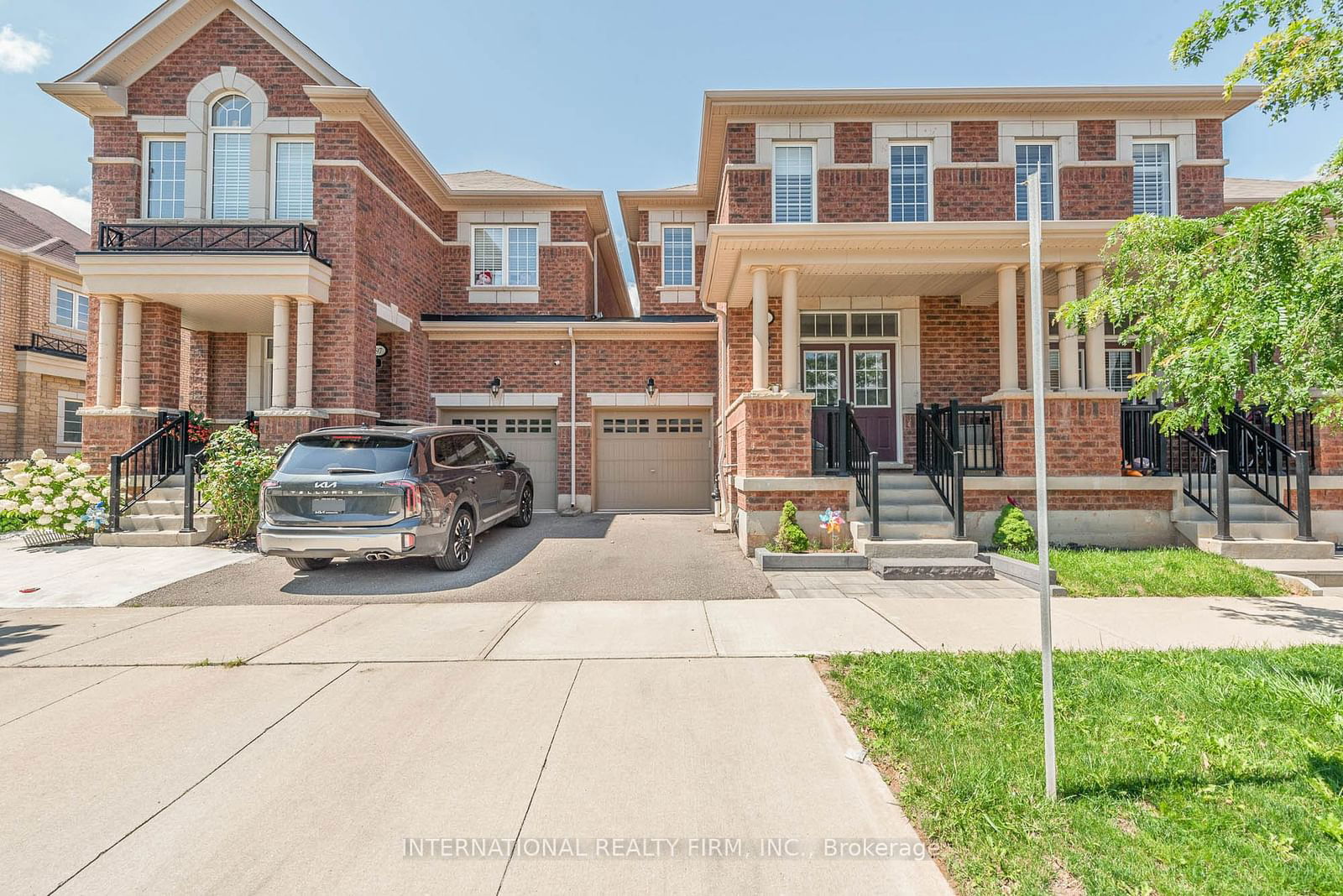 Townhouse for sale at 99 Huguenot Road, Oakville, Rural Oakville, L6H 0M3 - MLS: W11939429