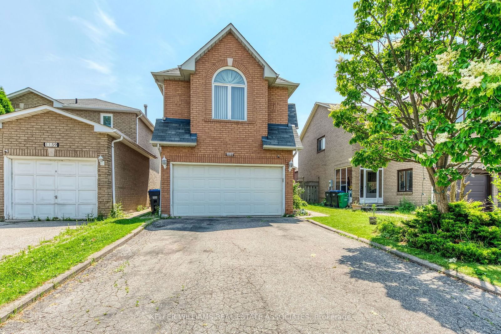 Detached House for sale at 1157 Charminster Crescent, Mississauga, East Credit, L5V 1P9 - MLS: W11939449