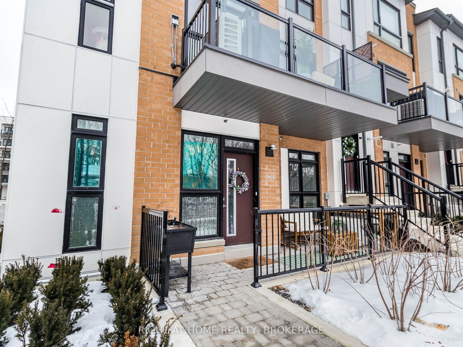 Townhouse for lease at 110-155 Canon Jackson Drive, Toronto, Beechborough-Greenbrook, M6M 0E1 - MLS: W11939459