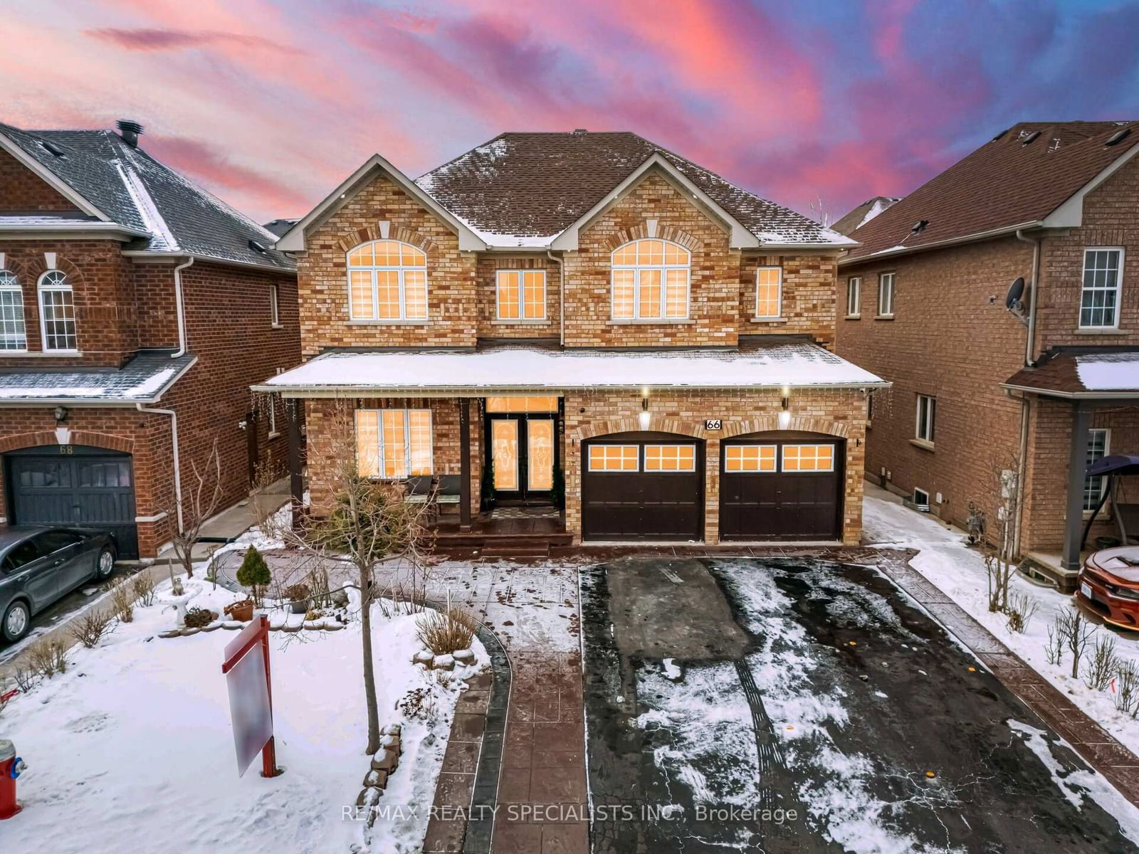 Detached House for sale at 66 Carmel Crescent, Brampton, Vales of Castlemore North, L6P 1Y2 - MLS: W11939511