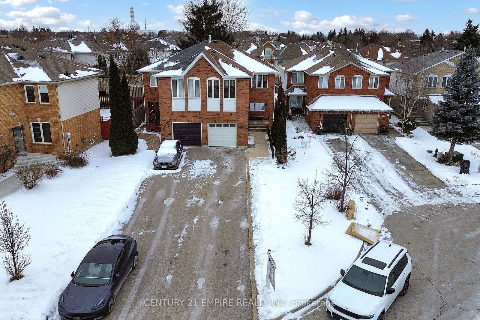 Semi-Detached House for sale at 52 Brower Court, Brampton, Heart Lake West, L6Z 4S6 - MLS: W11939633