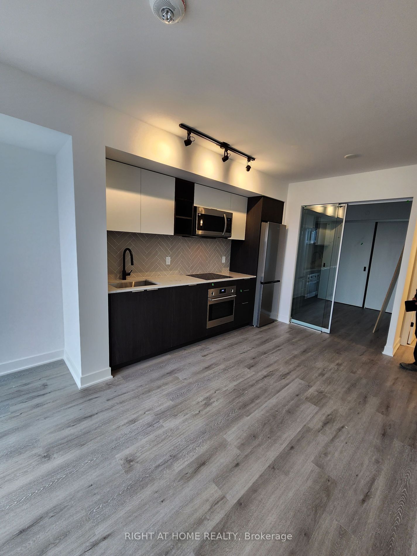 Condo for lease at 421-36 Zorra Street, Toronto, Islington-City Centre West, M8Z 0G5 - MLS: W11939943