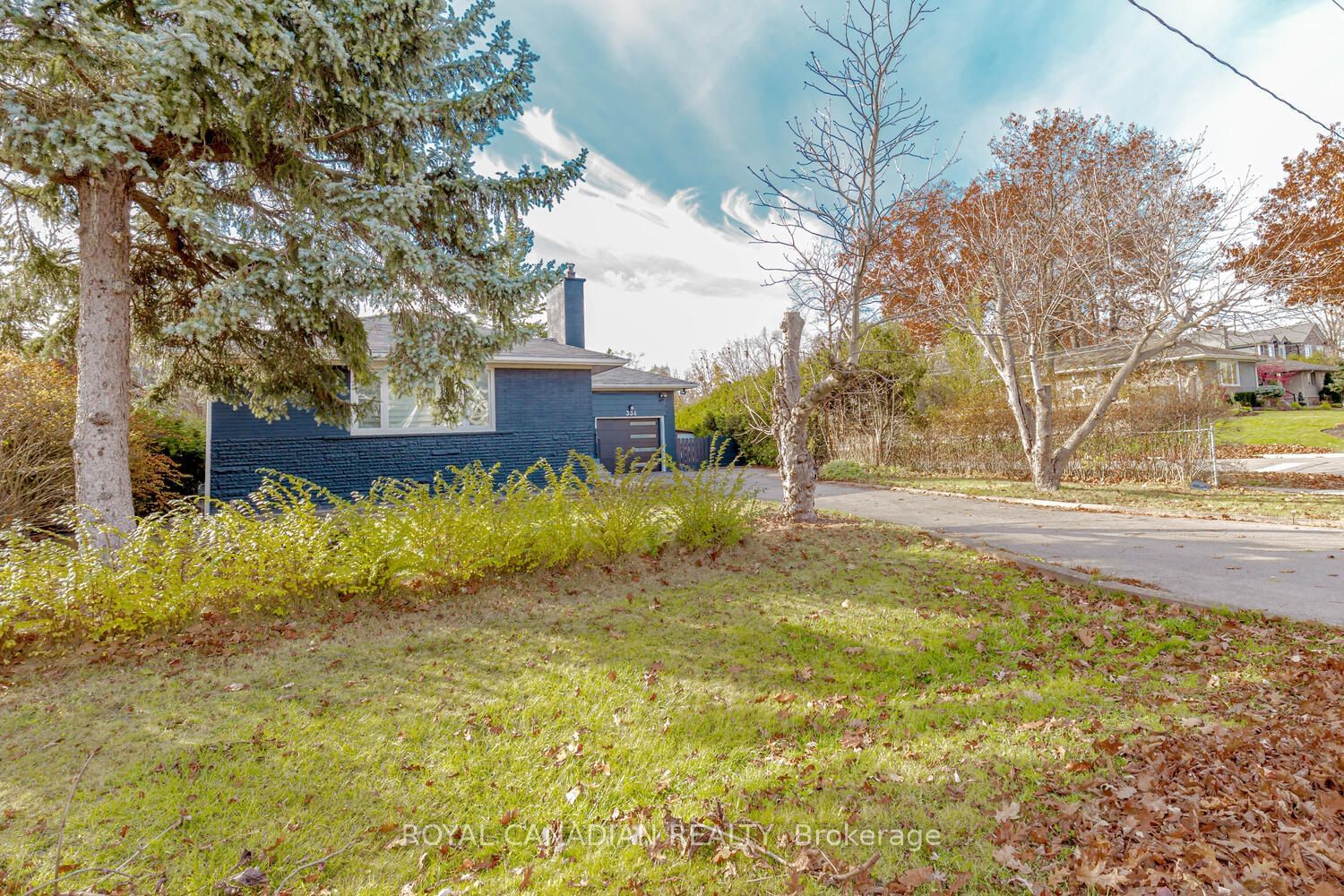 Detached House for lease at BSMT-334 Burton Road, Oakville, 1020 - WO West, L6K 2K8 - MLS: W11940219