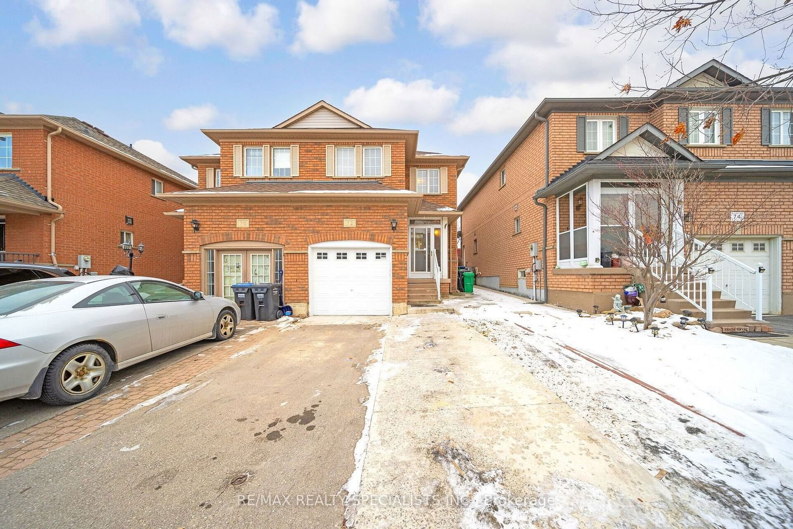 Semi-Detached House for sale at 72 Ridgefield Court, Brampton, Vales of Castlemore, L6P 1B3 - MLS: W11940244