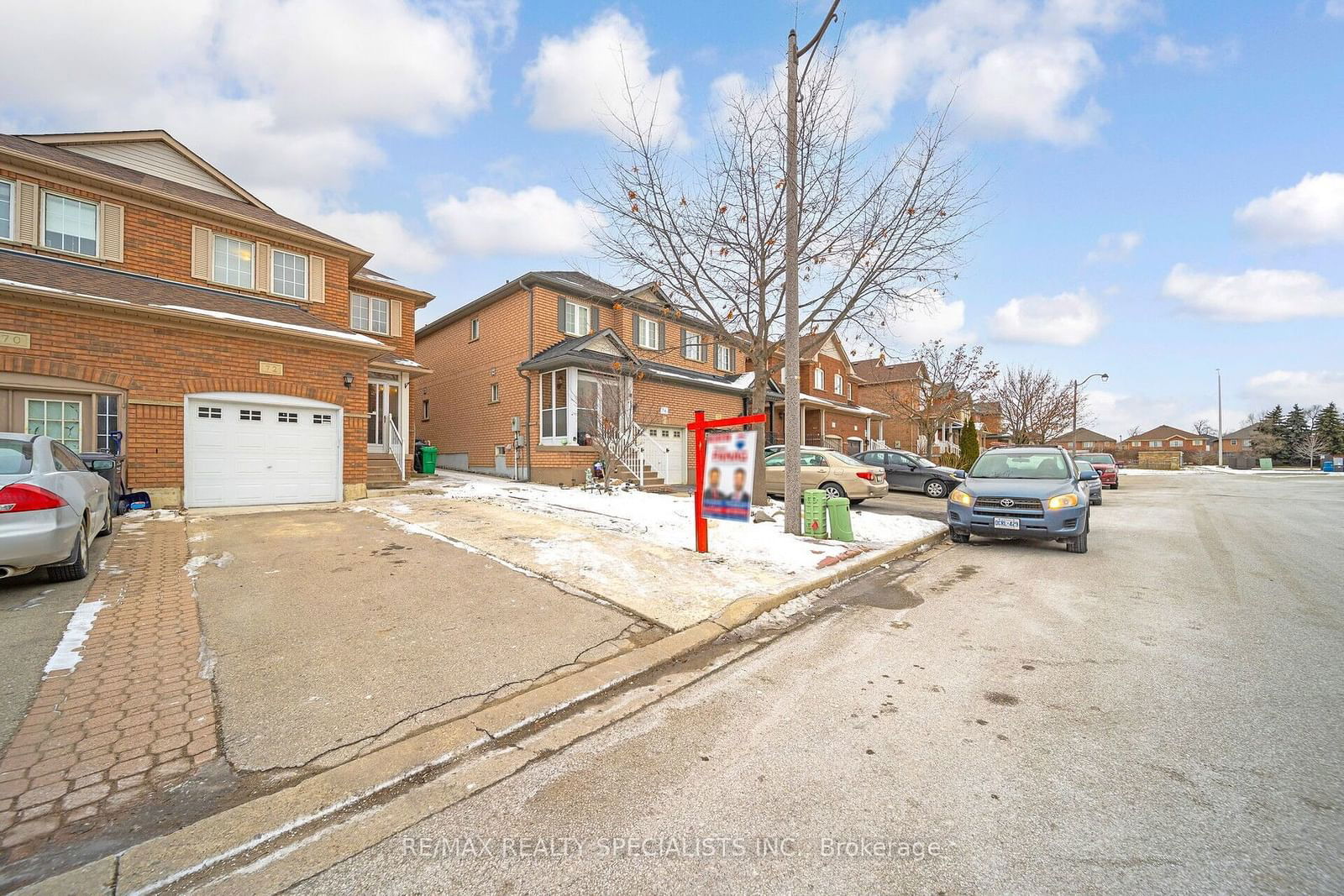 Semi-Detached House for sale at 72 Ridgefield Court, Brampton, Vales of Castlemore, L6P 1B3 - MLS: W11940244