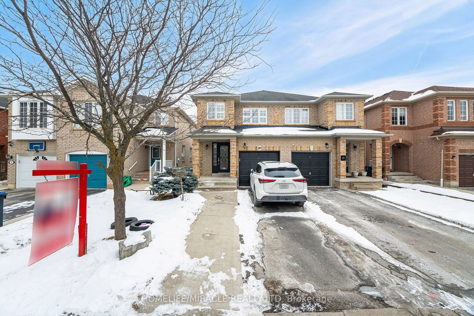 Semi-Detached House for sale at 21 Roadmaster Lane, Brampton, Fletcher's Meadow, L7A 3A9 - MLS: W11940271