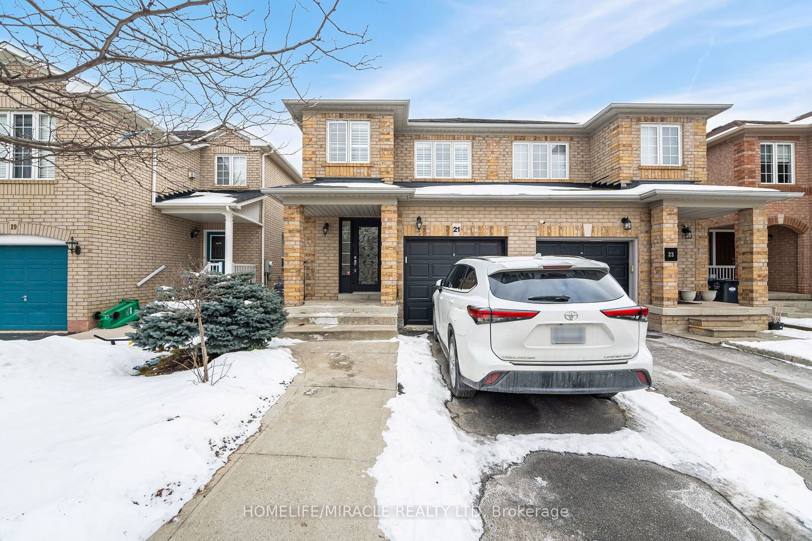 Semi-Detached House for sale at 21 Roadmaster Lane, Brampton, Fletcher's Meadow, L7A 3A9 - MLS: W11940271