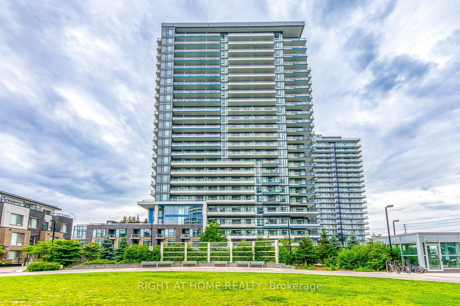 Condo for sale at 610-2560 Eglinton Avenue, Mississauga, Central Erin Mills, L5M 0Y3 - MLS: W11940379