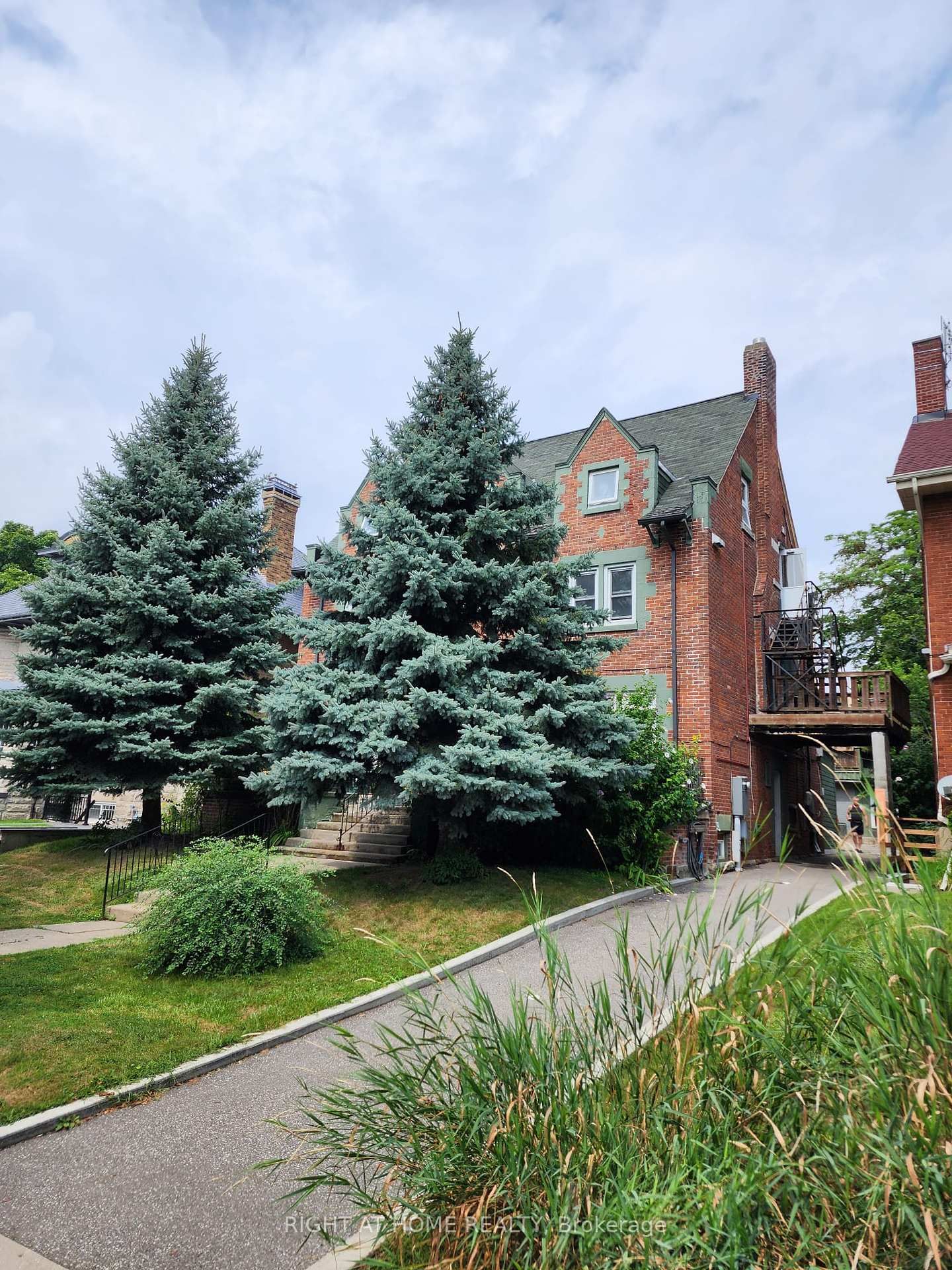 Property leased at Unit 4-32 High Park Blvd Boulevard, Toronto, High Park-Swansea, M6R 1M7 - MLS: W11940436