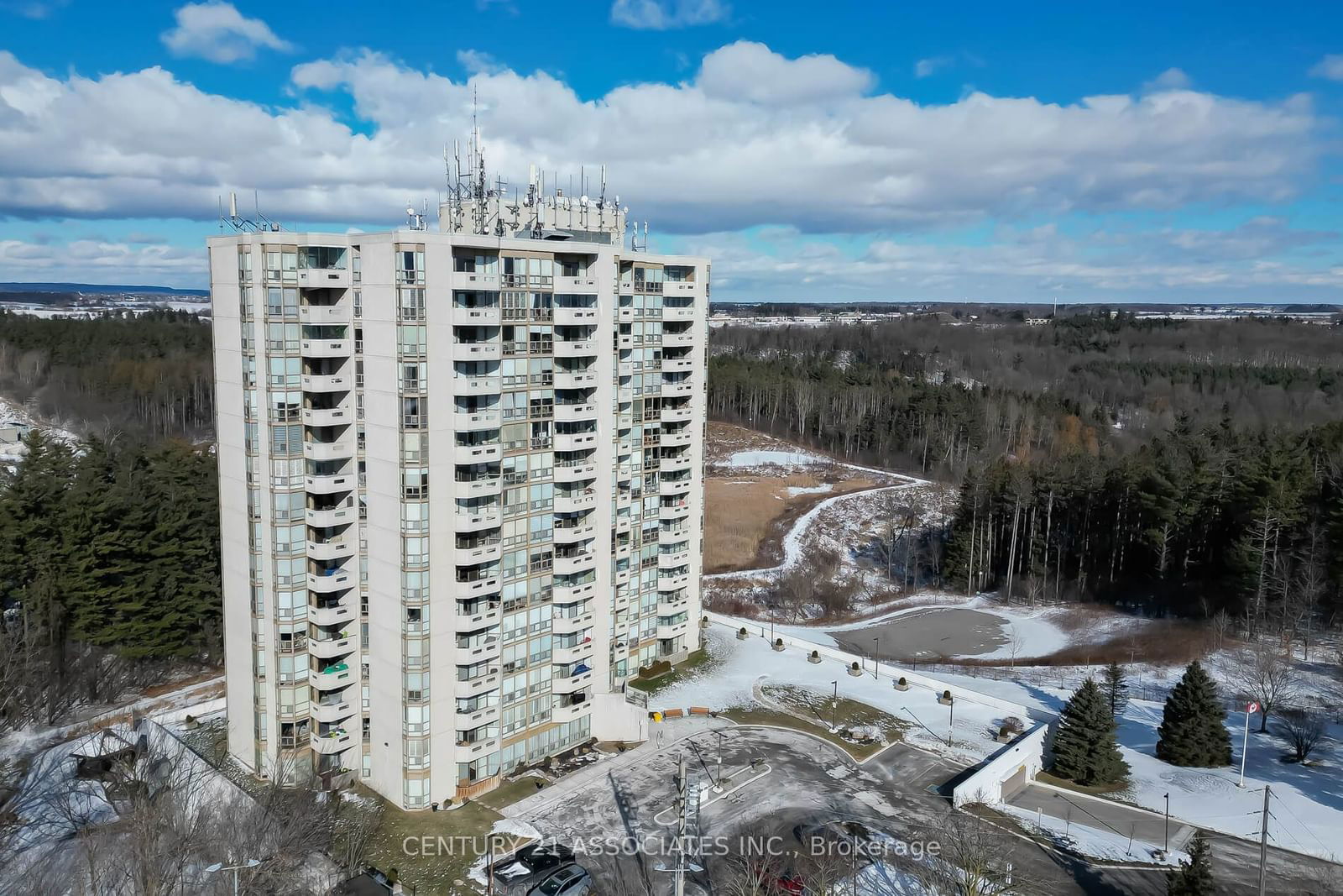 Condo sold at 805-20 McFarlane Drive, Halton Hills, Georgetown, L7G 5J8 - MLS: W11940472