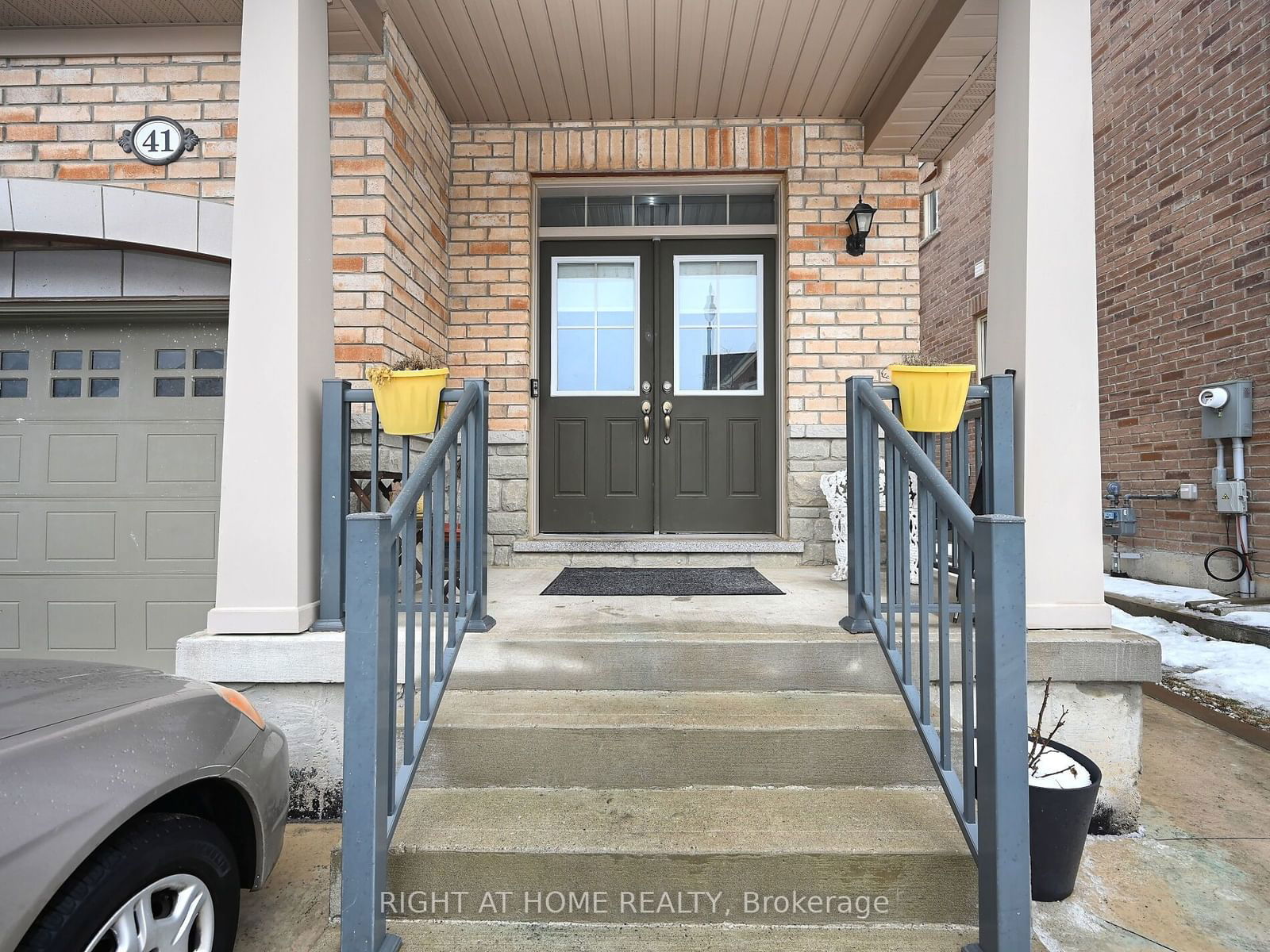 Semi-Detached House for sale at 41 Merrybrook Trail, Brampton, Northwest Brampton, L7A 4V9 - MLS: W11940483