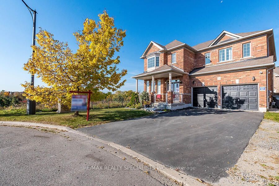 Detached House for sale at 26 CLEARFIELD Drive, Brampton, Bram East, L6P 3L5 - MLS: W11940684