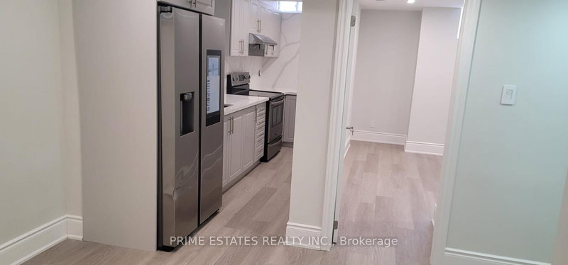 B - 28 Drexel Rd S, Brampton, L6P 3S4 | Image 2