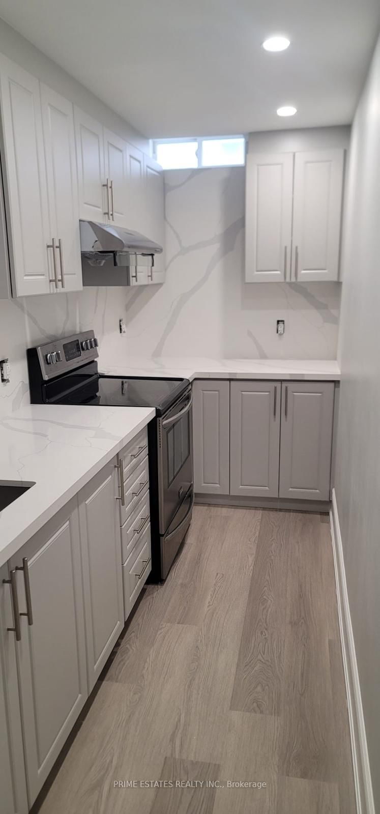 B - 28 Drexel Rd S, Brampton, L6P 3S4 | Image 3