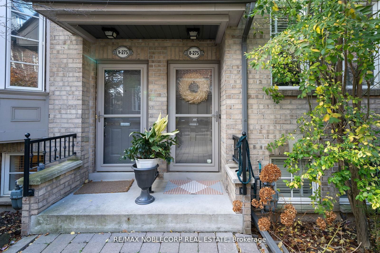 Townhouse sold at 8-275 Van Dusen Boulevard, Toronto, Islington-City Centre West, M8Z 3J2 - MLS: W11940819