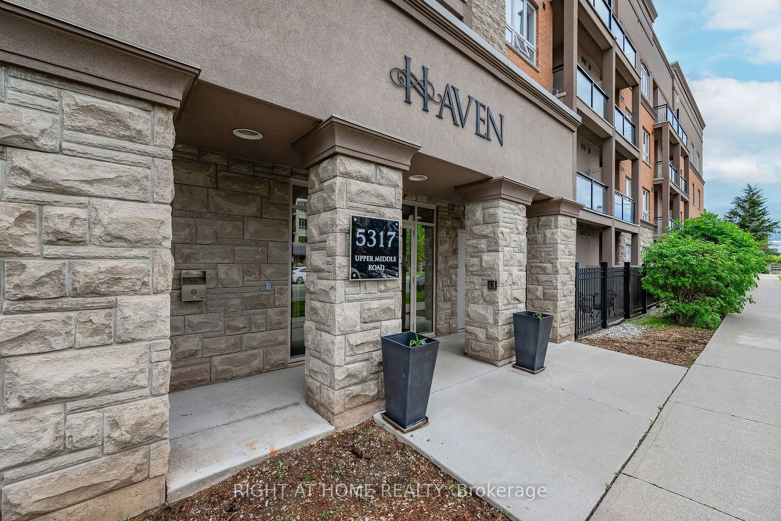 Condo sold at 132-5317 Upper Middle Road, Burlington, Orchard, L7L 0G8 - MLS: W11940950