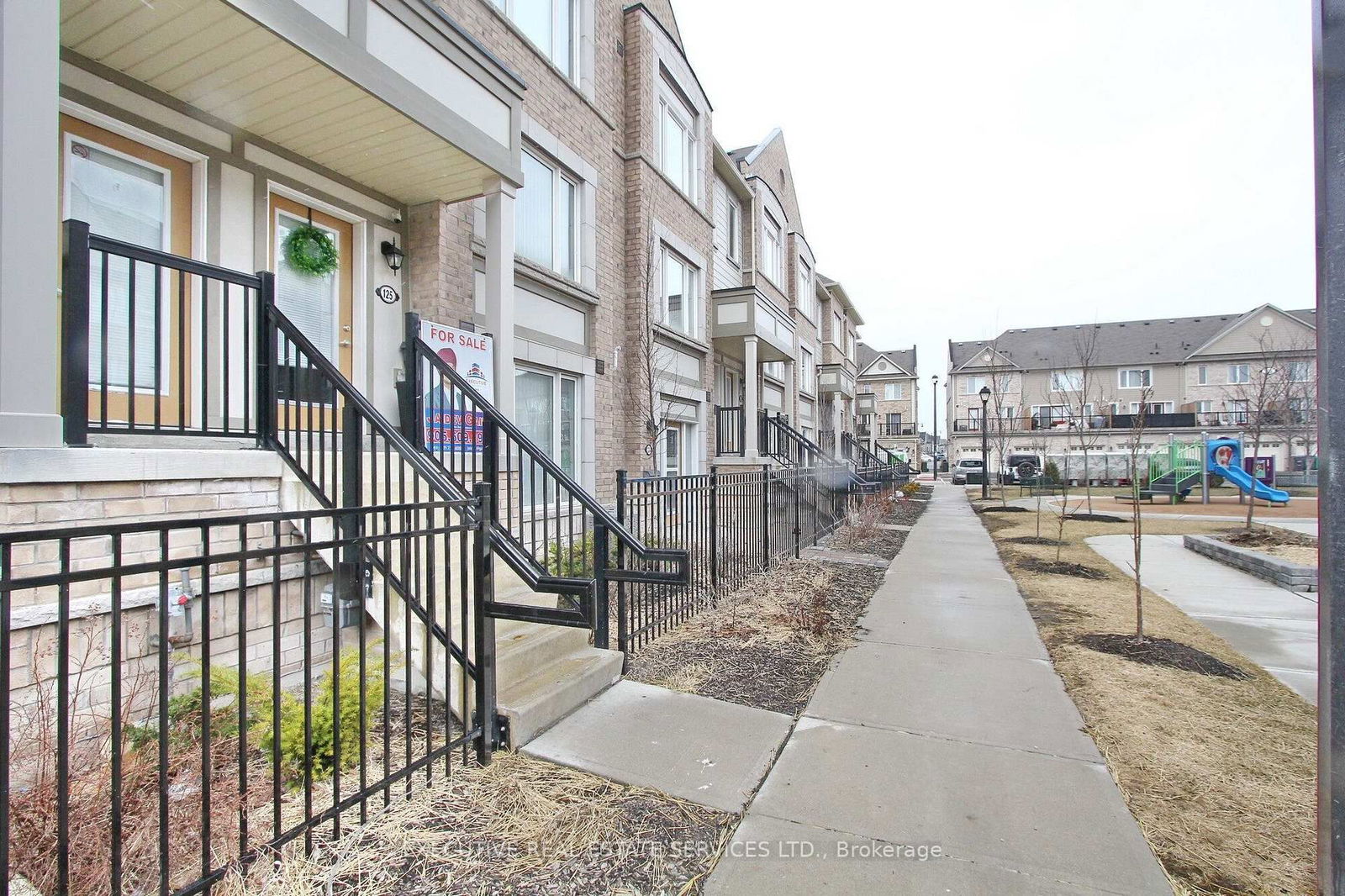 Townhouse leased at 125-1 Beckenrose Court, Brampton, Bram West, L6Y 6G2 - MLS: W11940997