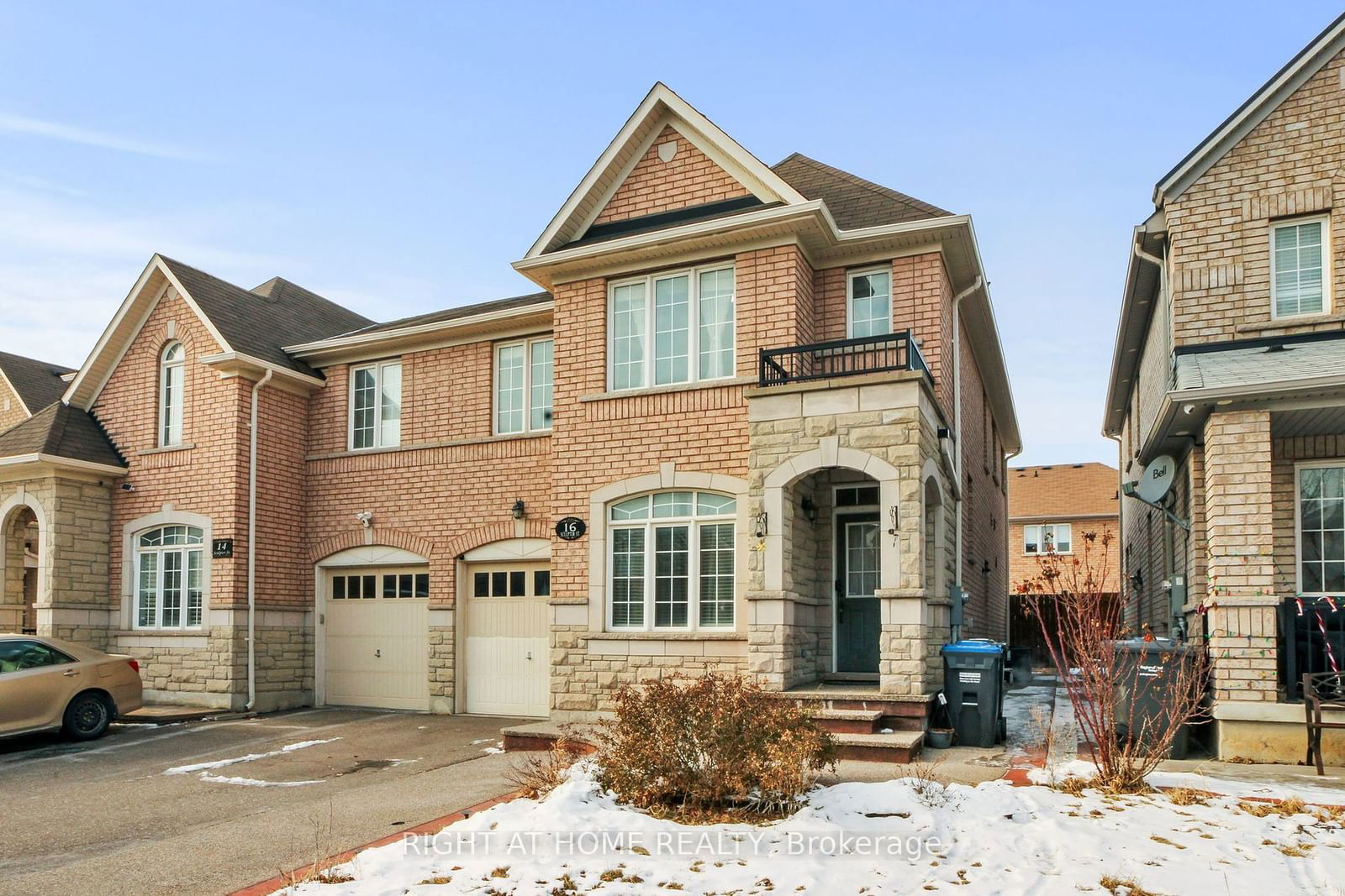 Semi-Detached House for sale at 16 Sculptor Street, Brampton, Bram East, L6P 3H5 - MLS: W11941039