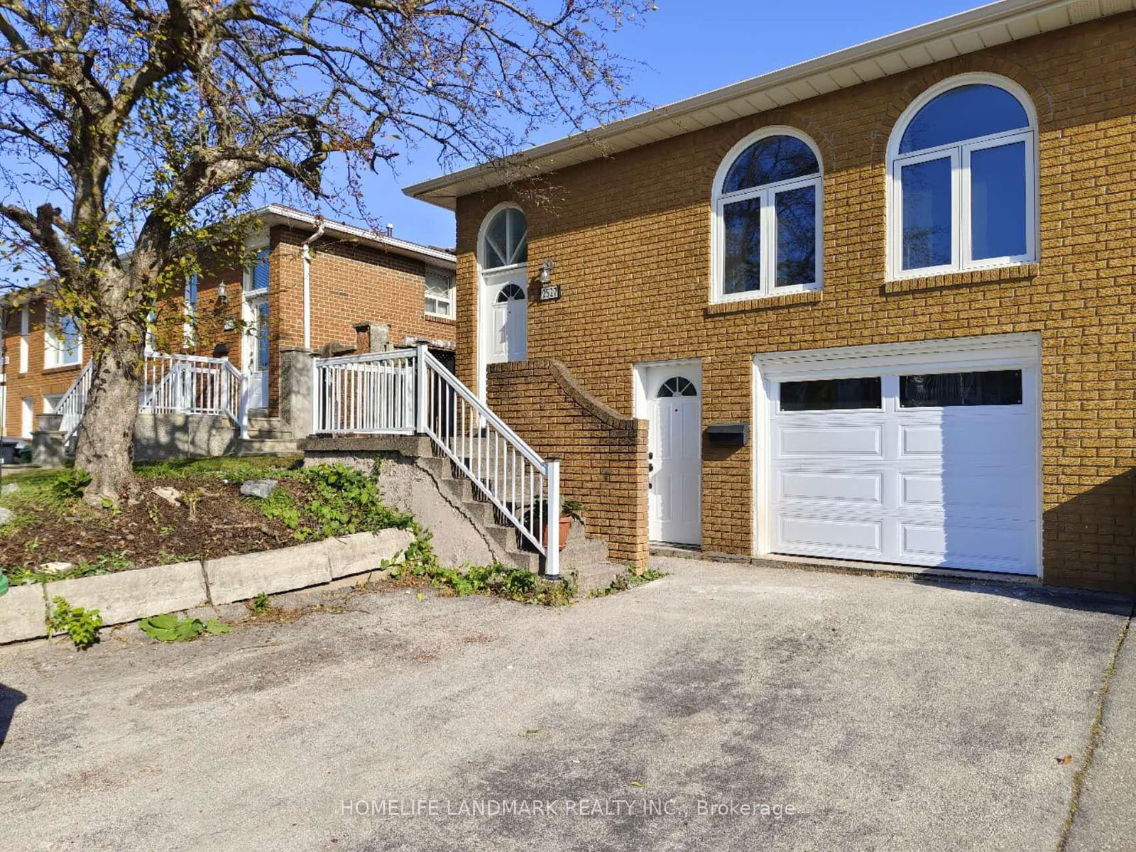 Semi-Detached House for lease at upper-2527 Kingsberry Crescent, Mississauga, Cooksville, L5B 2K7 - MLS: W11941164