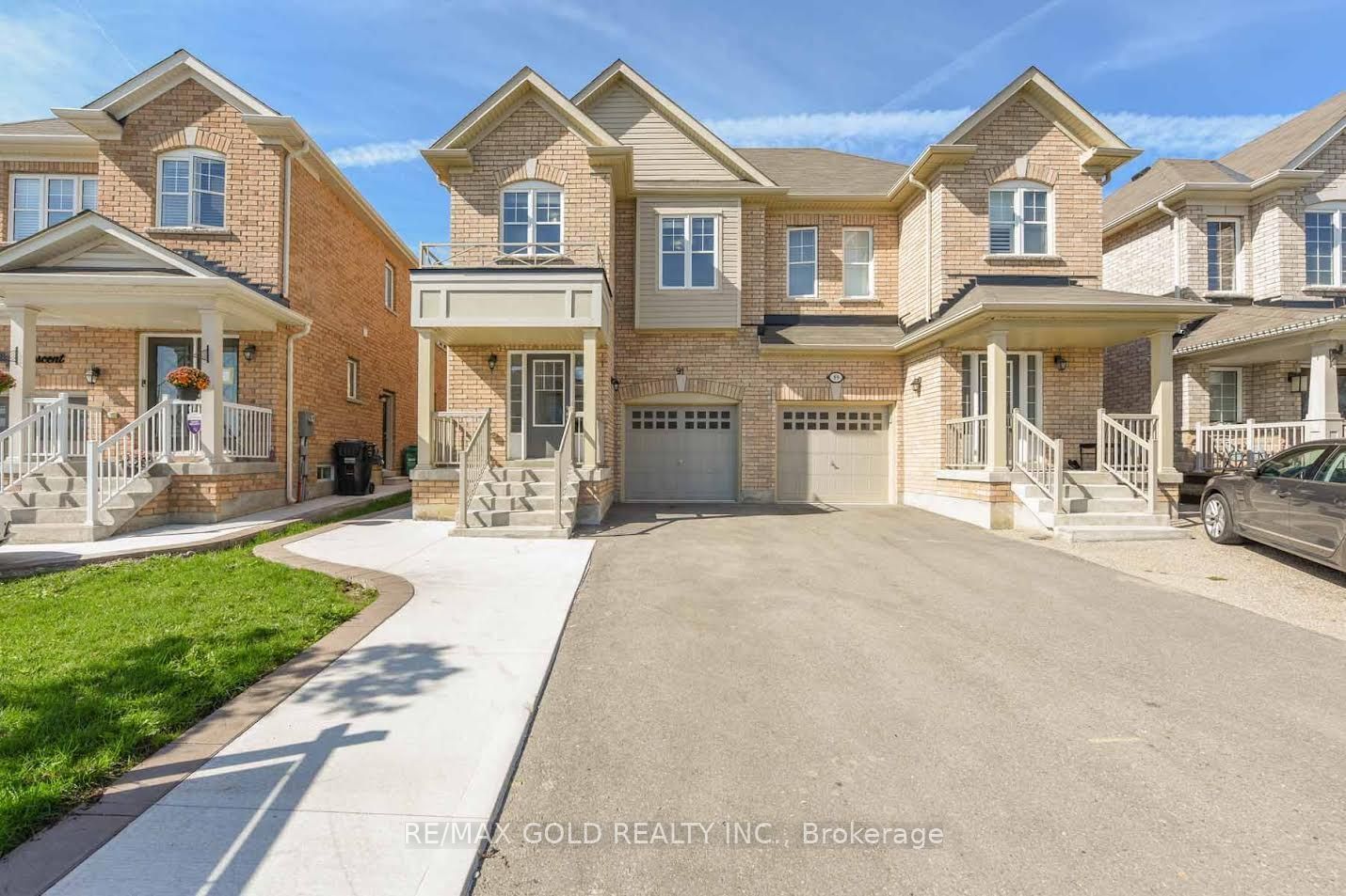 Semi-Detached House for lease at Upper-91 Yardley Crescent, Brampton, Credit Valley, L6X 5L8 - MLS: W11941172