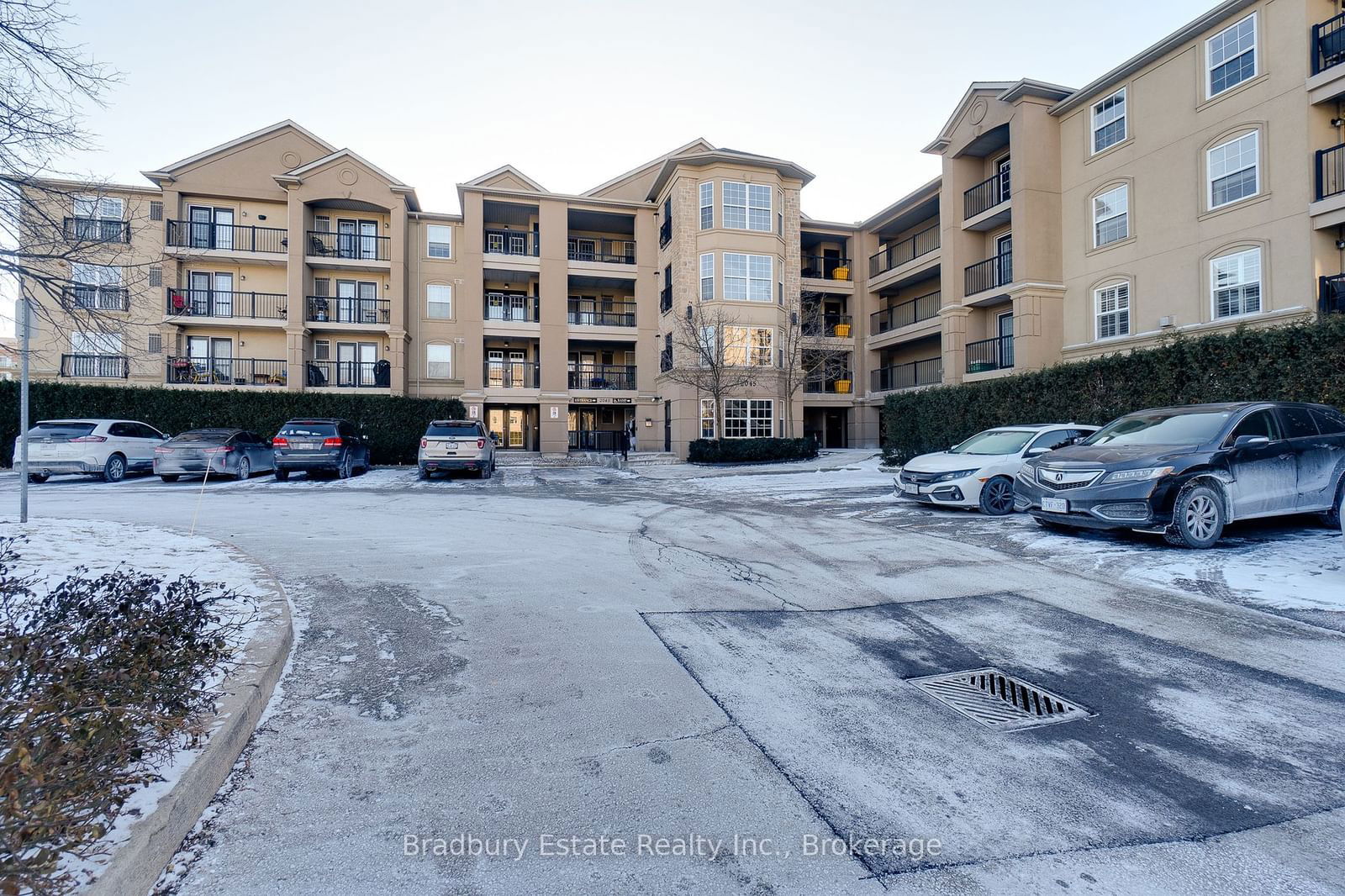 Condo for sale at 305-2045 Appleby Line, Burlington, Uptown, L7L 7G9 - MLS: W11941199