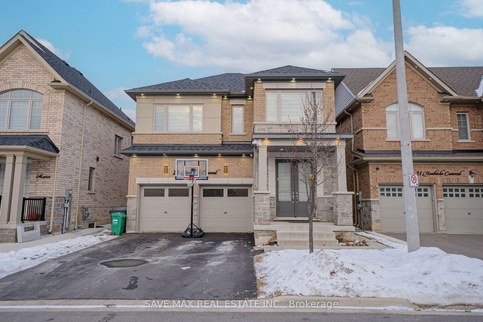 Building at 23 HENDRICKS Crescent, Brampton, Fletcher's West