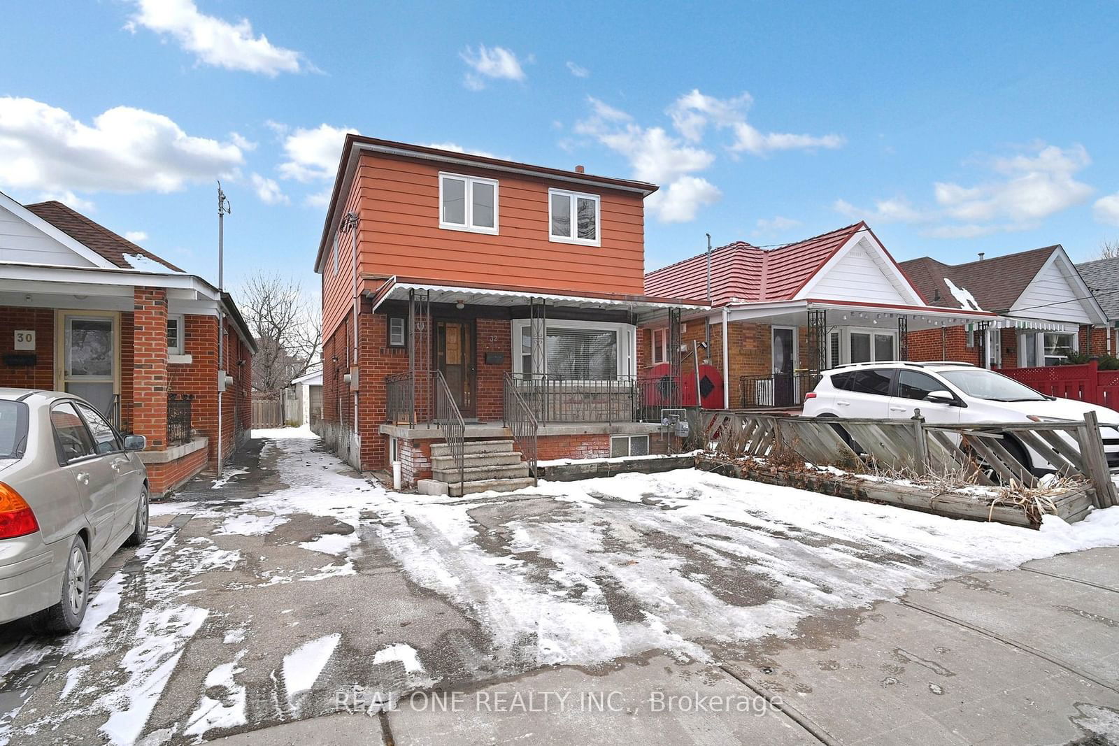 Detached House for lease at 32 Shortt Street, Toronto, Briar Hill-Belgravia, M6E 3X8 - MLS: W11941314