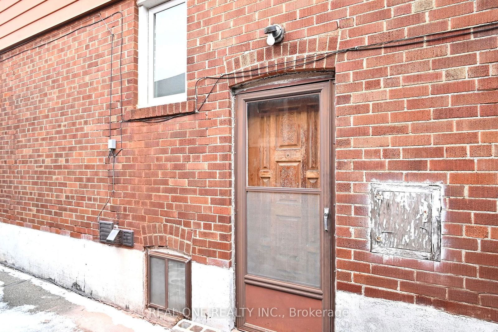 Detached House for lease at 32 Shortt Street, Toronto, Briar Hill-Belgravia, M6E 3X8 - MLS: W11941314