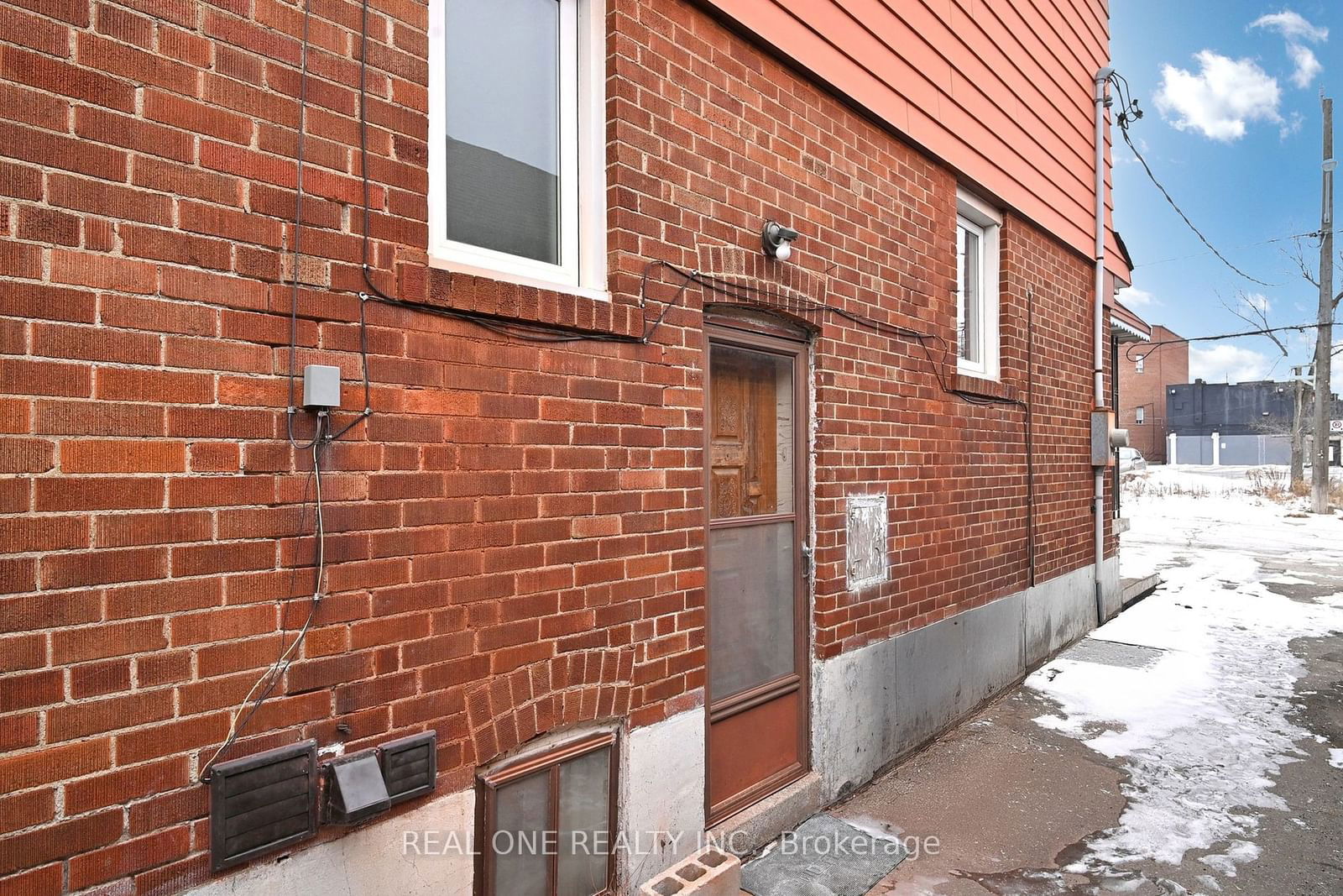 Detached House for lease at 32 Shortt Street, Toronto, Briar Hill-Belgravia, M6E 3X8 - MLS: W11941314