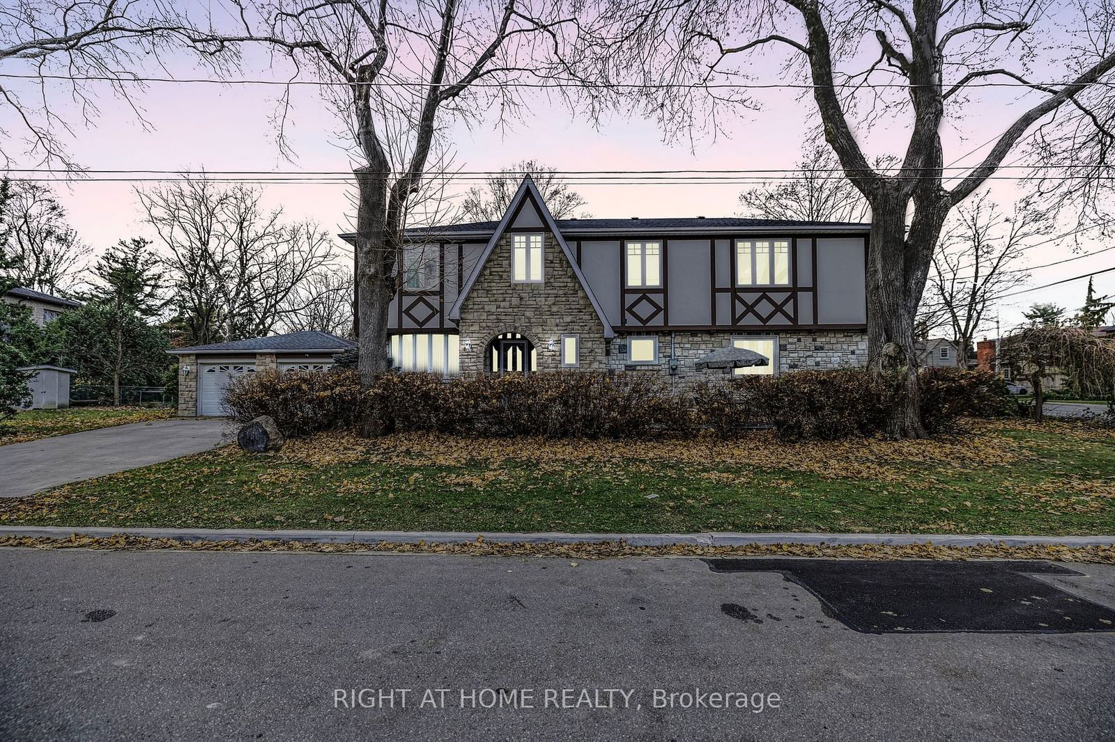 Detached House for sale at 186 Royalavon Crescent, Toronto, Islington-City Centre West, M9A 2G6 - MLS: W11941347