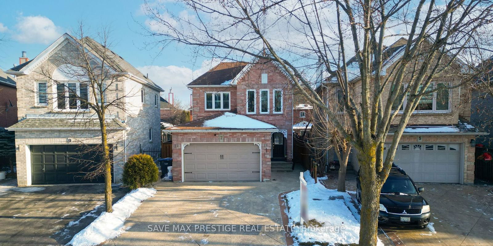 Building at 7 Hood Crescent, Brampton, Fletcher's West