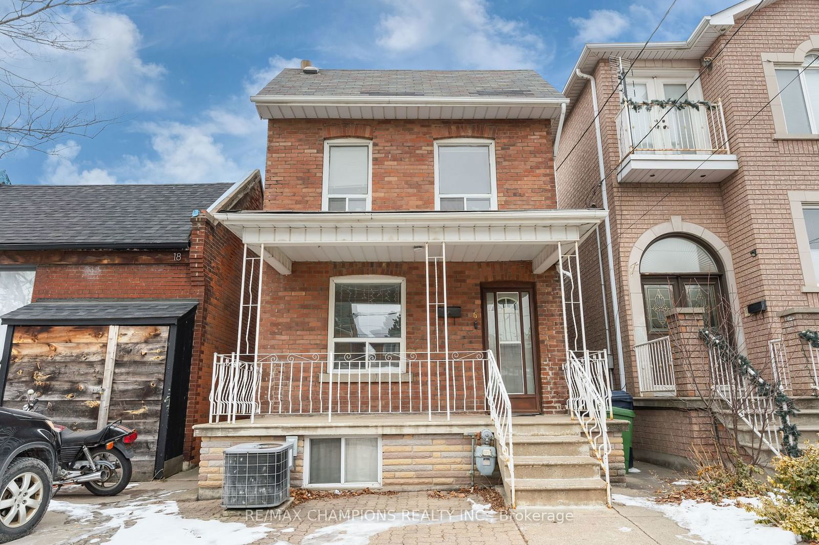 Detached House sold at 16 Macaulay Avenue, Toronto, Dovercourt-Wallace Emerson-Junction, M6P 3P6 - MLS: W11941591