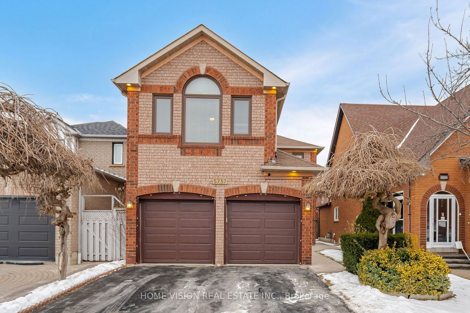 Detached House for sale at 5737 Mersey Street, Mississauga, East Credit, L5V 1V8 - MLS: W11941621