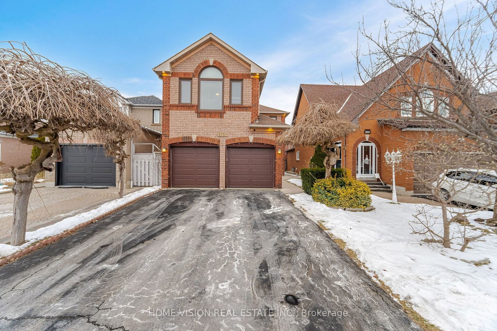 Detached House for sale at 5737 Mersey Street, Mississauga, East Credit, L5V 1V8 - MLS: W11941621