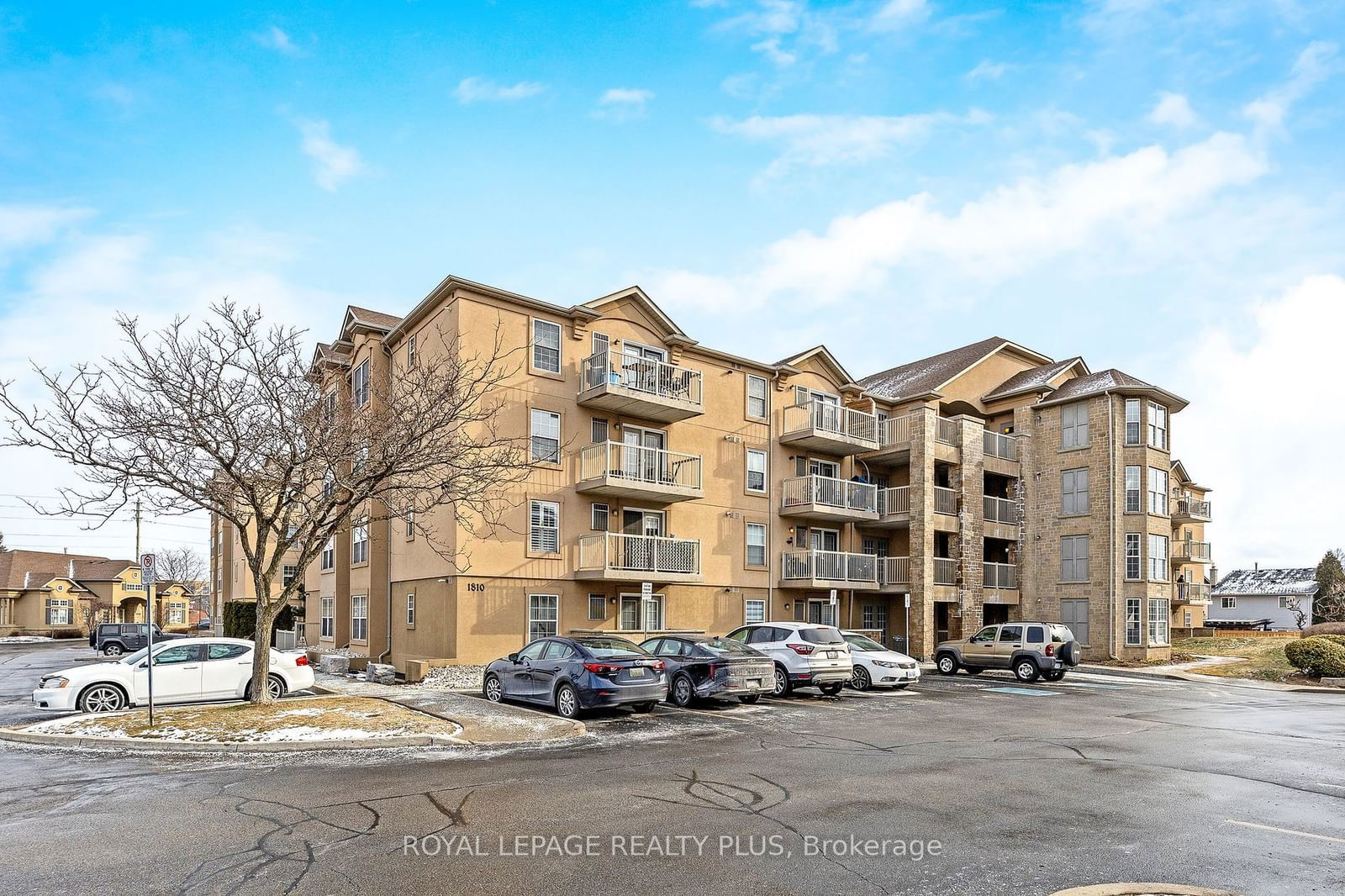 Condo for sale at 205-1810 Walker's Line, Burlington, Palmer, L7M 4V3 - MLS: W11941818