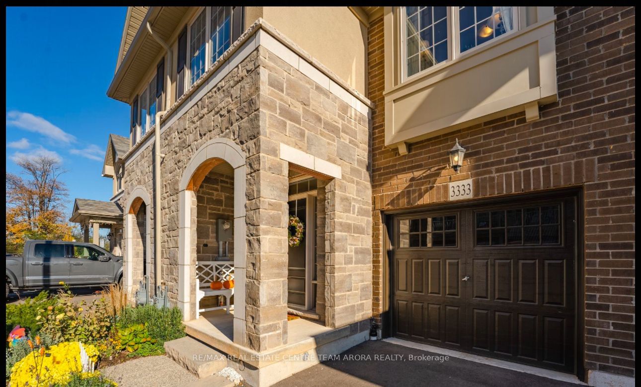 Townhouse for sale at 3333 Mockingbird Common Crescent, Oakville, Rural Oakville, L6H 0X1 - MLS: W11941843