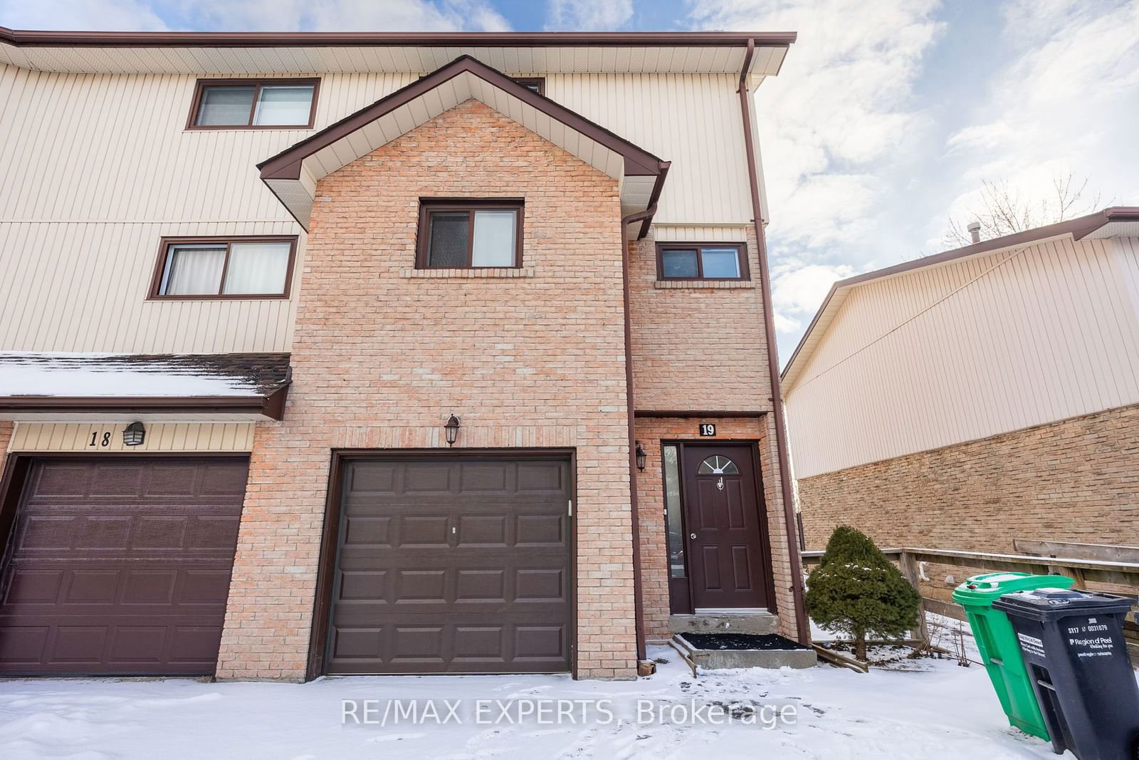 Townhouse for sale at 19 Dawson Crescent, Brampton, Brampton North, L6V 3M5 - MLS: W11941848