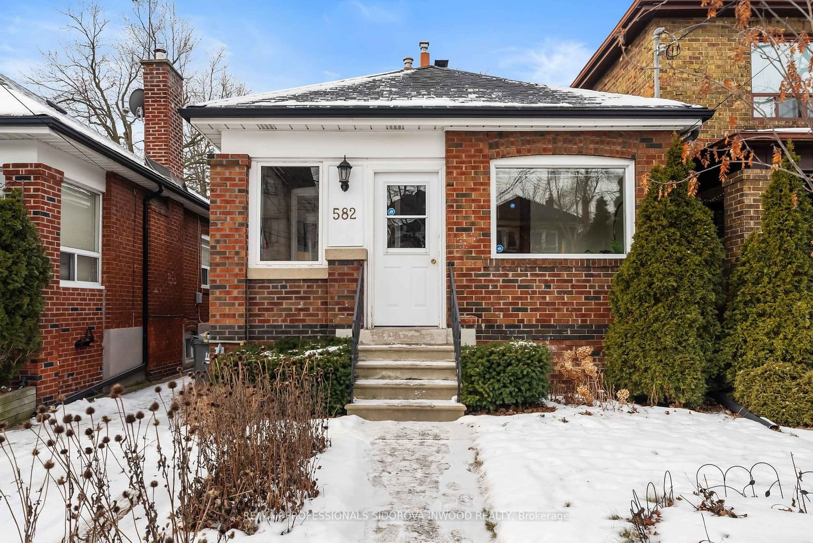 Detached House sold at 582 Willard Avenue, Toronto, Runnymede-Bloor West Village, M6S 3S2 - MLS: W11941952