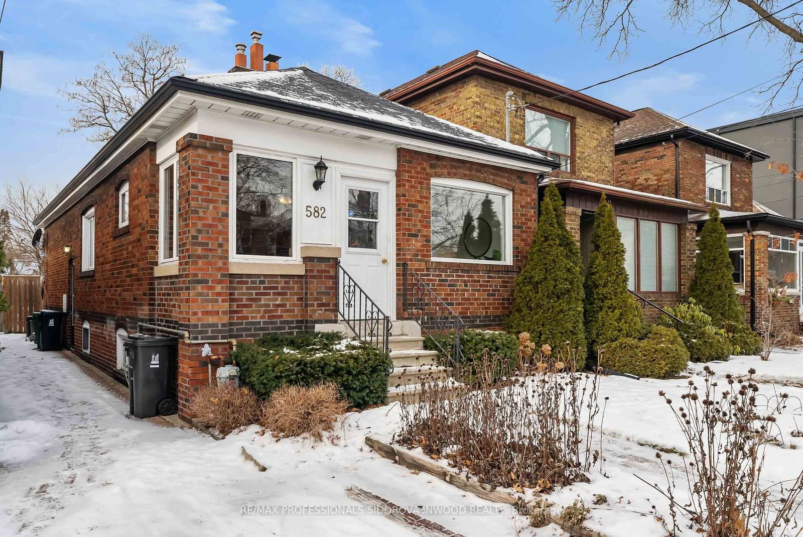 Detached House sold at 582 Willard Avenue, Toronto, Runnymede-Bloor West Village, M6S 3S2 - MLS: W11941952