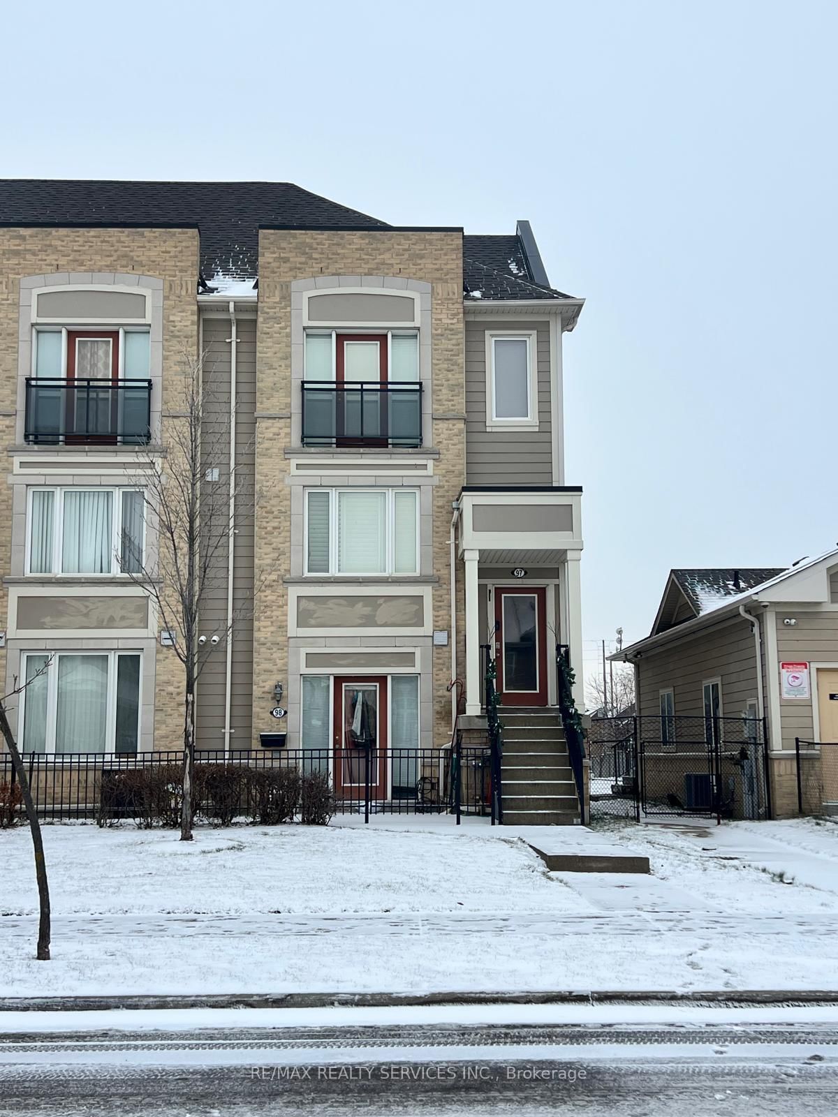 Townhouse leased at 97-60 Fairwood Circle, Brampton, Sandringham-Wellington, L6R 0Y6 - MLS: W11941971