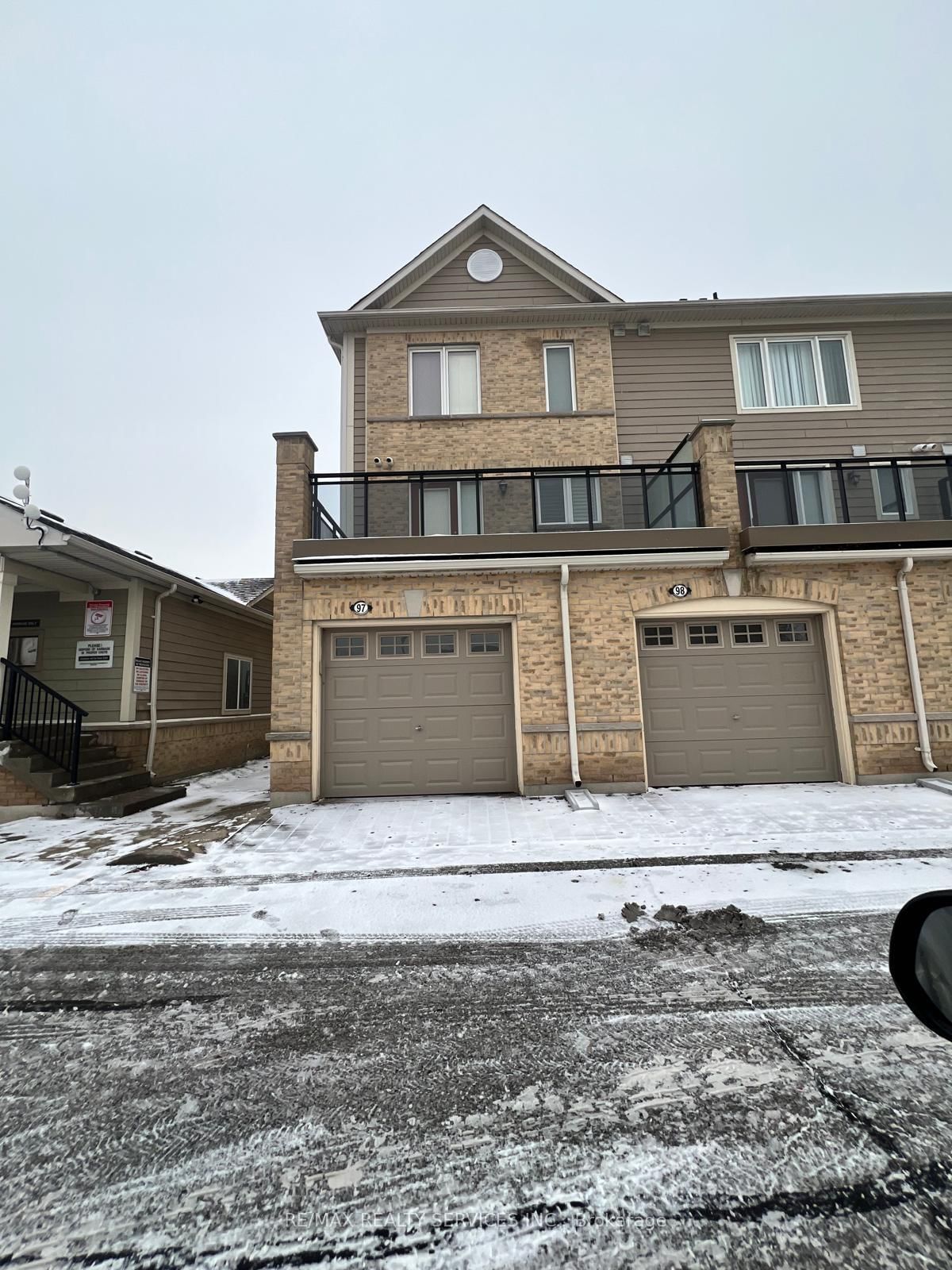 Townhouse leased at 97-60 Fairwood Circle, Brampton, Sandringham-Wellington, L6R 0Y6 - MLS: W11941971