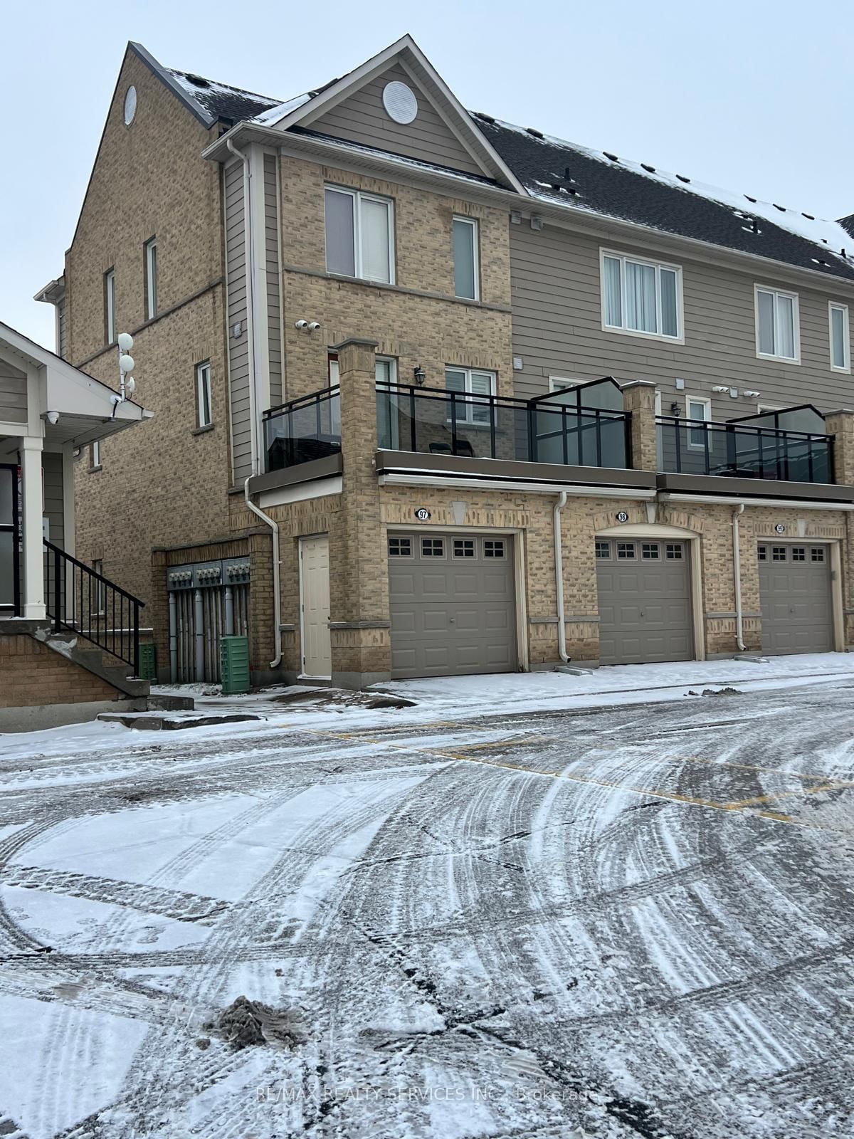 Townhouse leased at 97-60 Fairwood Circle, Brampton, Sandringham-Wellington, L6R 0Y6 - MLS: W11941971